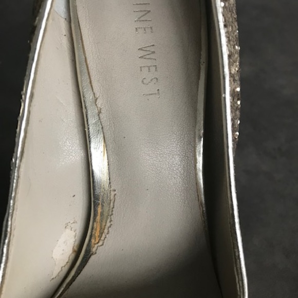 (2* for $30) Nine West Gold Glitter - Size 5 1/2" - Picture 6 of 8